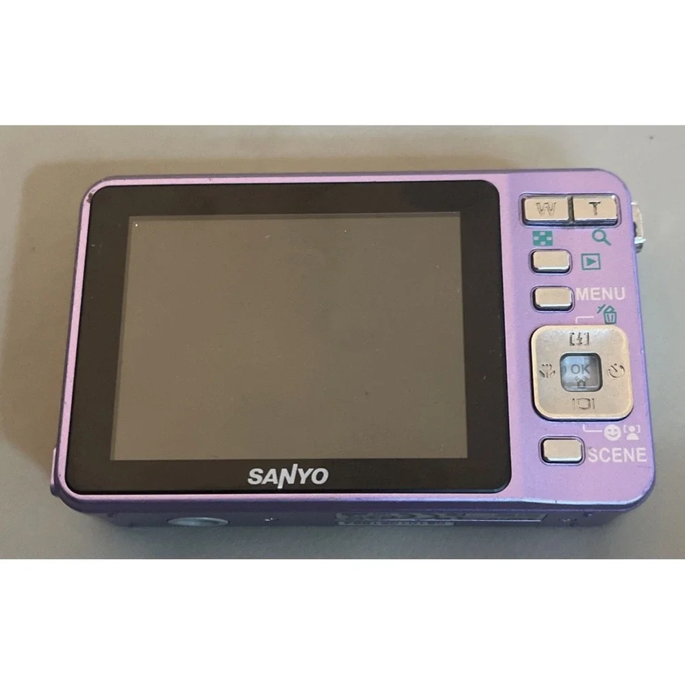 Sanyo VPC e1075 10.0MP Digital Camera No Power Cord